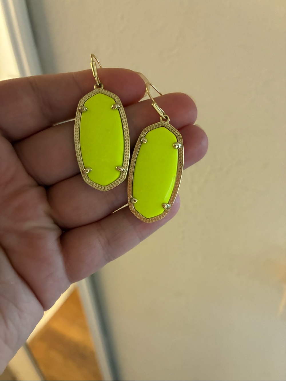 Kendra Scott neon yellow Elle’s